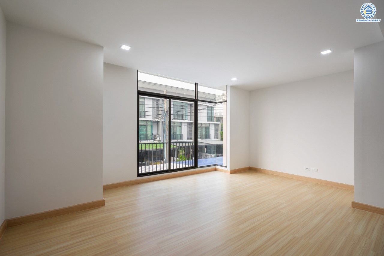 บ้านมือสองตกแต่งใหม่ ม.พฤกษาวิลล์63/2 พระราม5-นครอินทร์ ทาวน์โฮม 3 ชั้น เนื้อที่ 22 ตร.ว. ฟังก์ชัน 3 ห้องนอน 3 ห้องน้ำ จอดรถได้ 2 คัน มาพร้อมทำเลดี ใกล้สะพานพระรามห้า เดินทางสะดวกด้วยจุดขึ้นทางด่วน "ศรีรัช" และรถไฟฟ้าสายสีม่วง "สถานีแยกติวานนท์"...